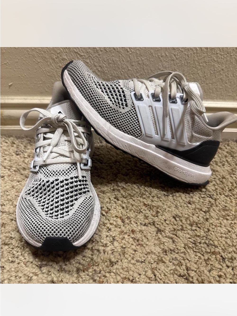 Adidas ultrabounce size 4.5 kids athletic shoe sneaker